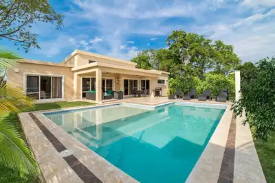 Image de 2bd 2bth in romantic settings, private pool, quiet and private. Guest friendly!