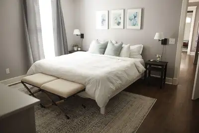 Image de Ou campus home w king bed / 20 mi to Okc Thunder