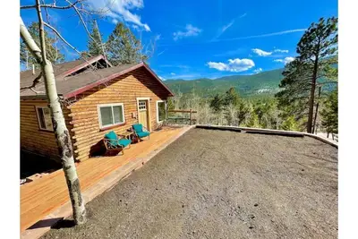 Image de Modern, 2 bedroom + loft cabin with beautiful view. Perfect getaway. Quiet!