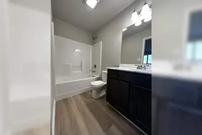 Image de Spacious, modern, close to amenities