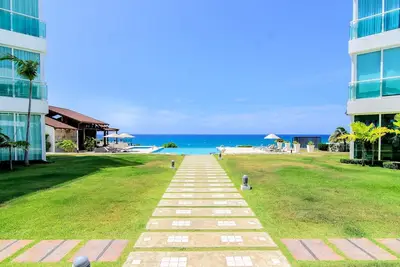 Image de Luxury condo on private sandy beach