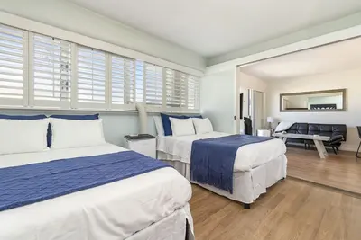 Image de Iconic Whale Building Condo with Free Parking & Beach Gear 2br