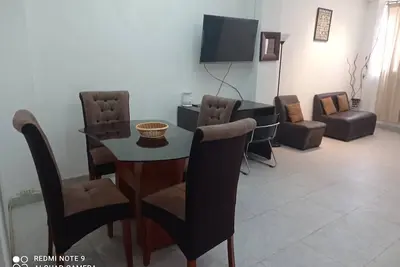 Image de 5 minutos a la plaza principal. Casa de cuatro pisos: pequeño, cómodo, acogedor.