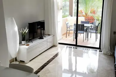 Image de 2 Bedroom Penthouse Apartment with communal pool.