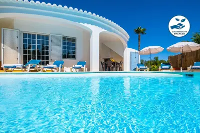 Image de Charming villa w/ Bbq near beach, Armação