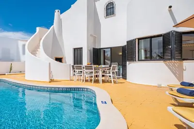 Image de Villa with Private Pool and Bbq in Galé