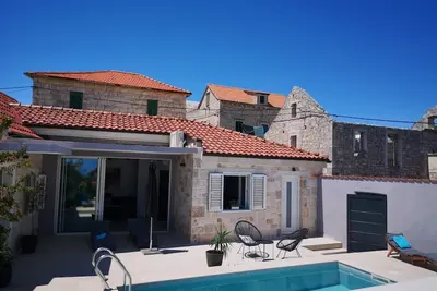 Image de Maison de vacances dans Selca avec terrasse, Climatisation, Wifi, Machine à laver (5094-1)