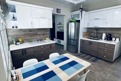 Image de 2-Br Modern Oceanfront Apt. Pool - 5 min from Playa Sucia & Lighthouse