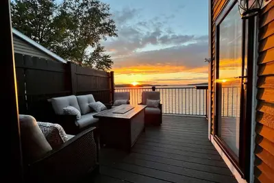 Image de Huge Camp with Private Beach Sunset Views and Beach Toys