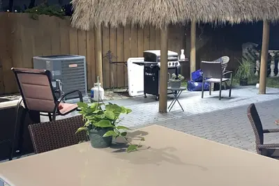 Image de Gorgeous lakefront home.