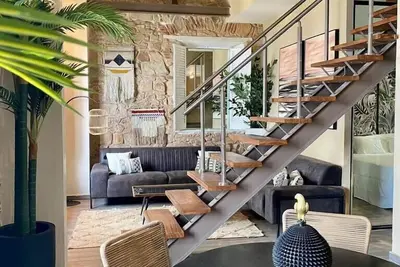Pool 3 bedrooms and views to National Theater D3