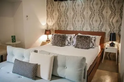 Image de Central and renovated apartment with jacuzzi P7