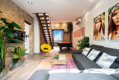 Pool 3 bedrooms and views to National Theater D4