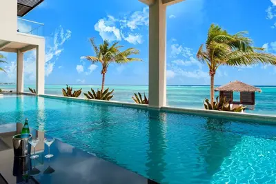 Image de 25% Off! 7br Oceanfront Villa w/ 5 Master Suites, Bunk Room, Swim-Up Bar