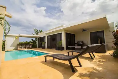 Image de Villa with benefits: pool, Bbq, free taxi, A/C, internet, cable Tv, waterpark…