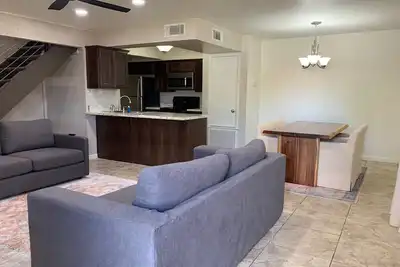 Image de Comfortable Condo near Yrmc w/ parking