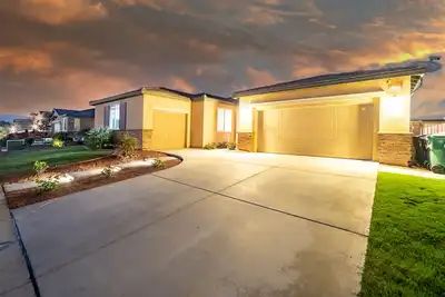 Image de Indio Spacious Entertaining Hideaway Pool Hot Tub