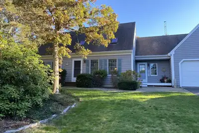 Image de Beautiful 3 bedroom Cape with spacious deck and hot tub