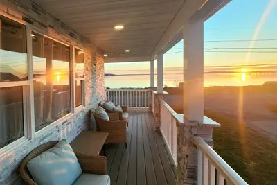Image de Beachfront w/ Hot Tub, Sauna, Pool, Fire pits, Grill & Panoramic Views