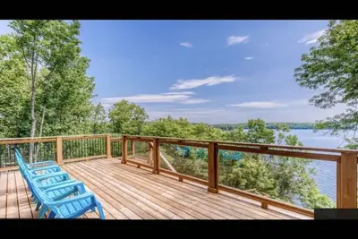 Image de Cobby House  2 bedroom + Loft. (Just installed new 16 x 16  dock)