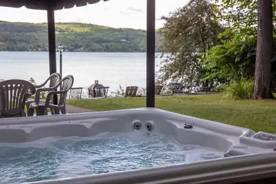 Image de Au bord du lac Lovering - Spa - Mensuel