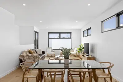 3 Bedroom Townhouse - Centrally Located