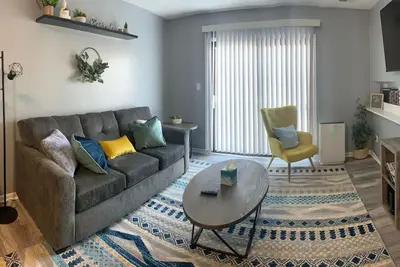 Hidden Two Bdr Gem in Middletown w Private Laundry