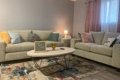 Cozy Two Bedroom Apartment in Middletown