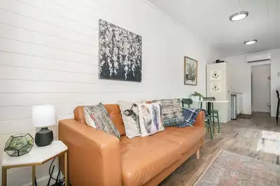 Image de Bee at the Hive, 1/1 | Private Hot Tub | Gas Fire Pit | Cornhole