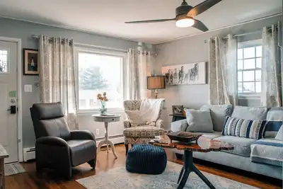 Image de 'Burg Bungalow in the ❤ of Lewisburg behind Wvsom