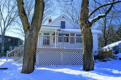 Image de Whole house in Orillia 5 min walk to beach. 28 days or more rental.