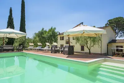 Image de Agréable appartement dans une maison de vacances avec Wifi, piscine privée, Tv, balcon, parking