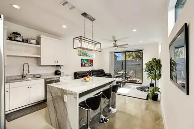 Image de Gorgeous 3br/3ba in the Heart of South Congress