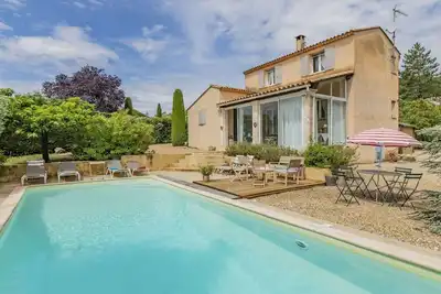 Image de Belle maison de vacances privée avec climatisation, piscine privée, Tv, terrasse et parking