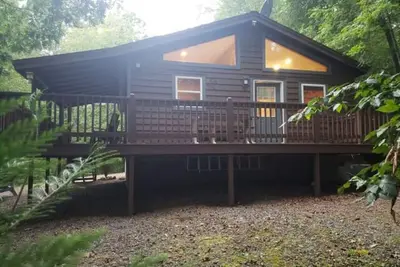 Image de Cozy Cabin with Firepit, Central A/C