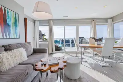 Image de Dog-friendly townhome with ocean\/pier views & furnished deck - walk to beach