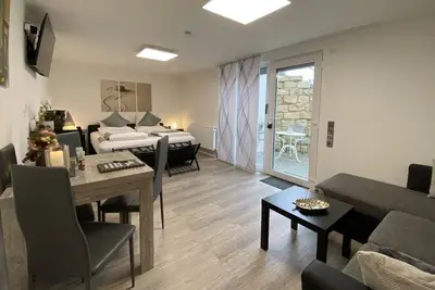 Image de 1. 5 room app. modern with kitchen + terrace near S-Bahn. 250 Mbit Internet