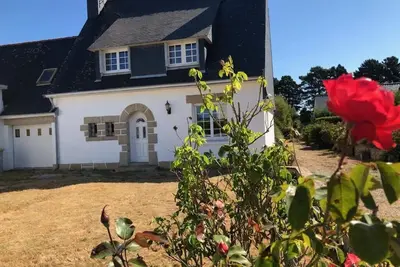 Image de Large Noé-Breton house with large garden and fireplace