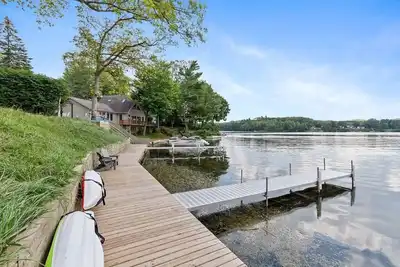 2 Lakefront Cottages: Docks, Kayaks, Bikes, Bbq