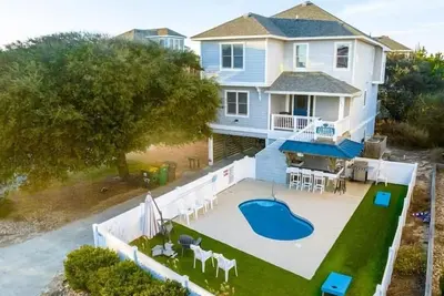 Image de Beautiful Getaway, 1 Min to Ocean w/ Pool, Hot Tub