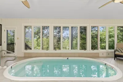 Image de Riverfront Shenandoah Retreat – Hot Tub, Cold Plunge & Mountain Views!