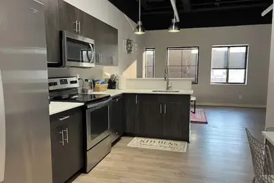 Image de Luxury 1 bedroom loft centrally located to it all!