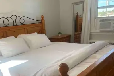 Image de King Bed & Free Parking in Rhawnhurst!