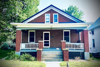 Image de Helen's House-3 bed, 2 bath bungalow 3 blocks from Main Street! ! !