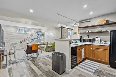 Downtown Raleigh Basement 1BRFlat~Upgrade~GoCanes!