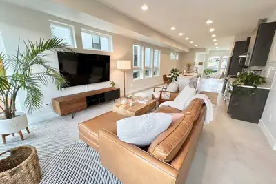 Image de Modern home, walk to City Park, near RiNo+Downtown