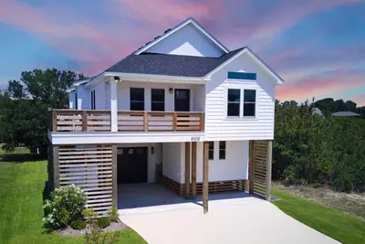 Image de 3br Home near Bay Dr + Decks + Bikes + Kayaks + + Beach Gear + Close to Beach