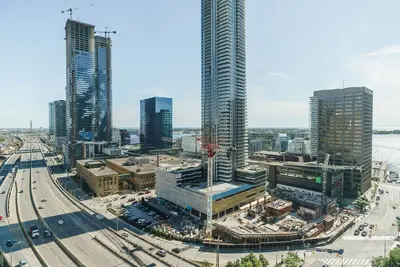 Image de Lovely 2 bed, 2 bath Downtown Toronto W\/Parking