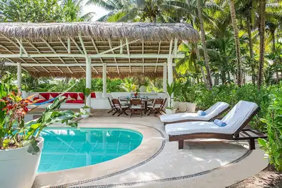 Image de Bel Ha - 4 bedroom luxurious abode located on world's top rated beach!