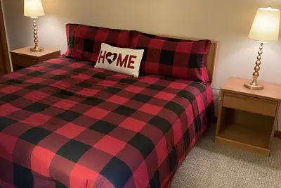 Image de Spacious cozy bedroom with pvt. full bath. Walking distance to Mt Snow ski lifts